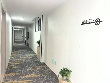 Saibei Preferred Hotel (Qahar Right Rear Banner Square) Отели рядом со станцией Baiyinchagan Railway Station