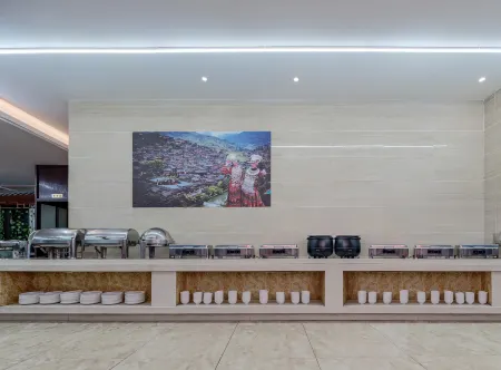 Anshun Linlan Hot Spring Hotel Отели рядом с достопримечательностью «Anshun Ancient City Historical and Cultural Block»