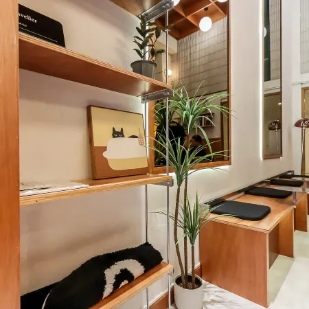 StayAt Bedever Bangkok Hotel Отели рядом с достопримечательностью «Станция надземного метро Phra Khanong»