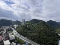 Howard Johnson Tianyi Hotel Guizhou (Guiyang North Railway Station Qianlingshan Park)