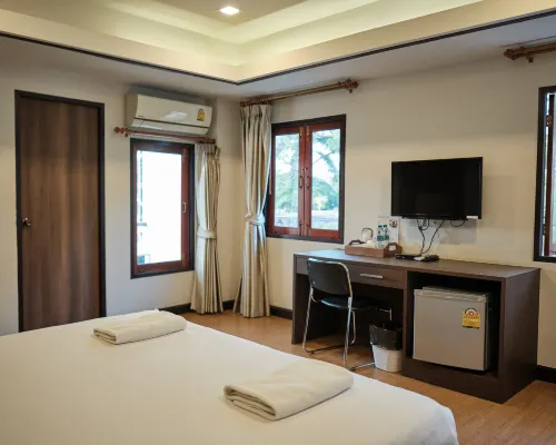 Chorlada Lanna Hotel Các khách sạn gần Cầu Mangrai