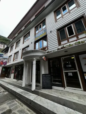 Hotel Khangri  호텔