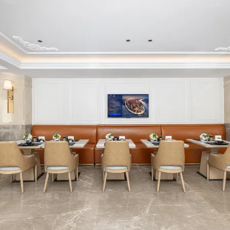 Vienna International Hotel (Huanglong Jiuzhai High-speed Railway Station Branch)