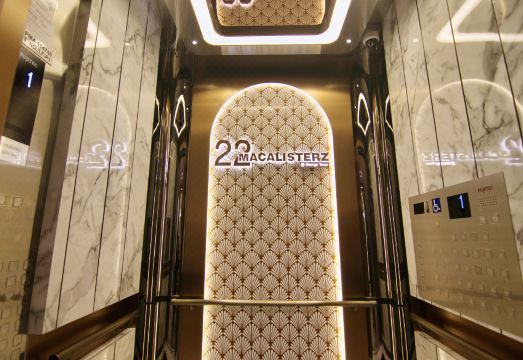 22 Macalisterz Premium Suites의 넓은 객실 내부