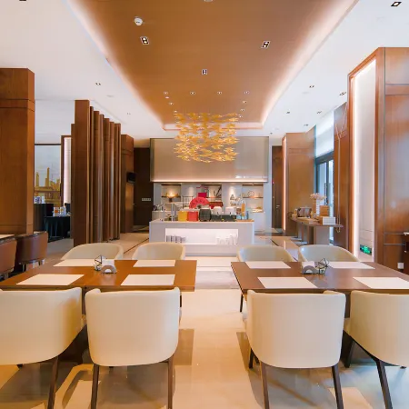 LJZ Supreme Tower Hotel(SHANGHAI New International Expo Centre) Отели рядом с достопримечательностью «Торговый центр Kerry Parkside»