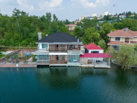 Mulan Shuitian Garden Holiday Villa Отели рядом с достопримечательностью «Hubei Ming and Qing Dynasties Ancient Architecture Museum»