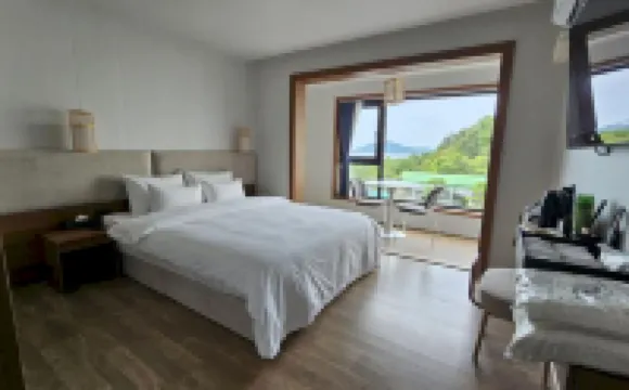 Brown Dot Hotel Geoje Geunpo Port فنادق في 