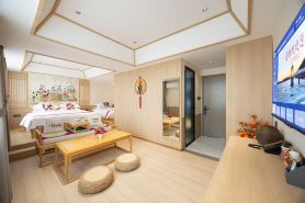 Holiday Inn Golden Hyatt (Yanji Yanbian University Department Store)