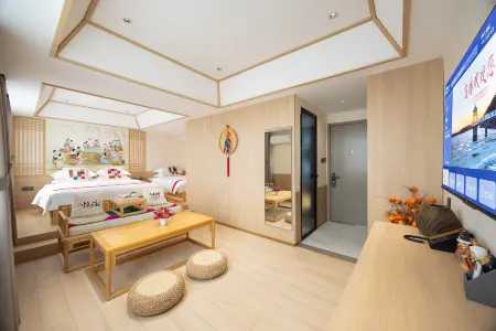 Holiday Inn Golden Hyatt (Yanji Yanbian University Department Store) Отели рядом с достопримечательностью «Yanbian University Normal Branch»