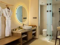 Wuyueli・Daydream丨Full View360° Panoramic Sunshine Golden Mountain Boutique Stay (Baisha Old Town) Hotels in Yulong