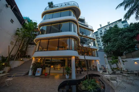Bach Plateaus Hotel by Luxe Paradise Hospitality Отели рядом с достопримечательностью «Hanoi University of Science and Technology»