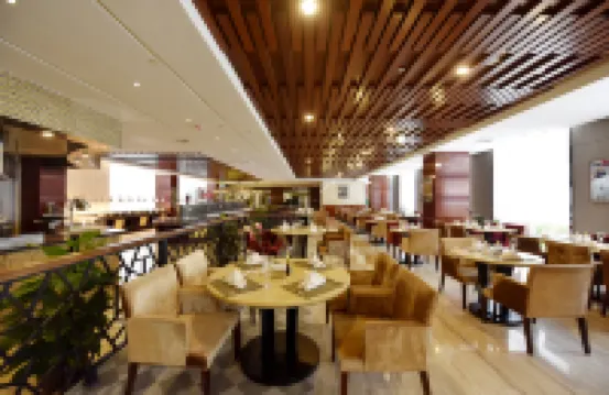 Howard Johnson Tianyi Hotel Guizhou (Guiyang North Railway Station Qianlingshan Park)