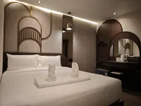 GLINT Siam Bangkok Hotel Hotels near MRT-Sam Yan
