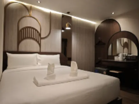 GLINT Siam Bangkok Hotel