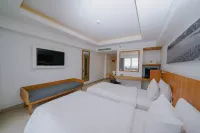 Kuta Galleria Hotel - Cheap