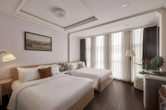 Quy Hung Hotel Central