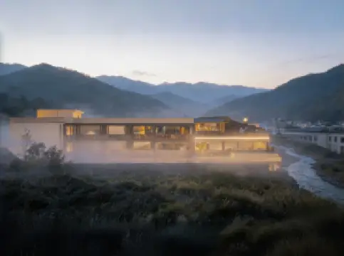 Jiuzhaigou · Dusk Mountain Villa
