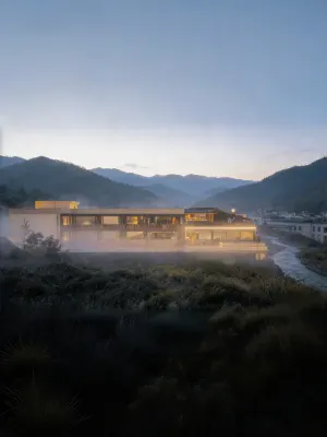Jiuzhaigou · Dusk Mountain Villa