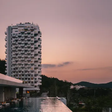 LANSHAN HOTEL Отели рядом со станцией Yalongwan Railway Station