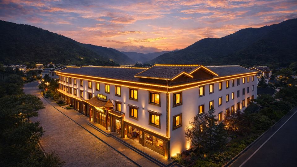 Silent Lost Horizon natural aesthetics Solo Courtyard Designer Hotel