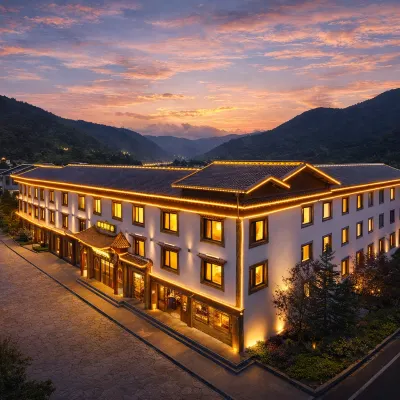 Silent Lost Horizon natural aesthetics Solo Courtyard Designer Hotel Hotels near Diqing Museum