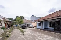 Rehat at Hotel Kurnia Karapitan