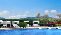 Sanya Conifer Resort - Infinity Pools
