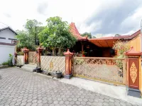 Griya 90TR Syariah Hotels in Ngaglik