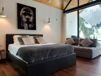 Tree House: Private cabin with jacuzzi & kayak