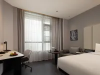 Atour Hotel Football Park, Daye North Station, Huangshi Hotels in Daye