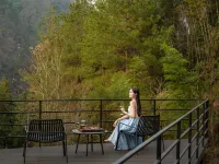 Yueshanju Jingshang Holiday Homestay ( Zhangjiajie National Forest Park) - インフィニティプール