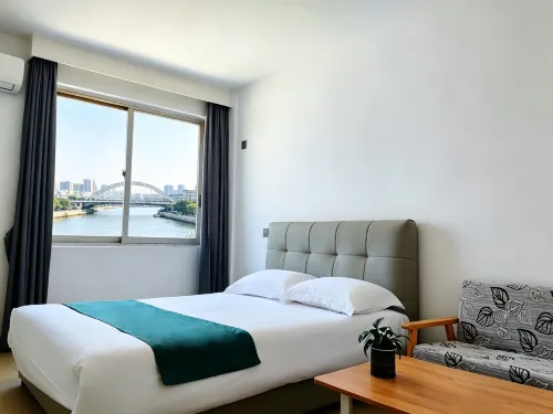 Qingqing Business & Travel Homestay