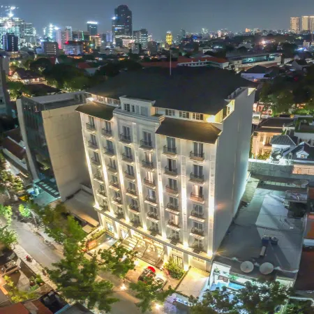 Jambuluwuk Thamrin Hotel Отели рядом с достопримечательностью «Торговый центр Senayan City»