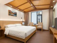 Yangjing Hotel (Siguniang Mountain Changping Valley Scenic Area) Hotels in Xiaojin