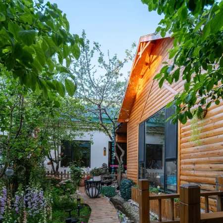 Tekes Muzi Bieyuan Homestay (Baguacheng Lijie Branch)