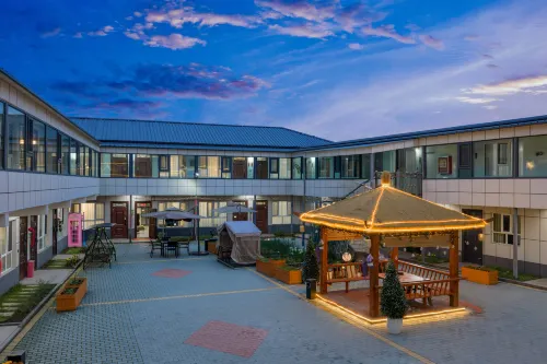 Zhaosu Yuelai Xiaozhan Homestay - พร้อมอาหารเช้า