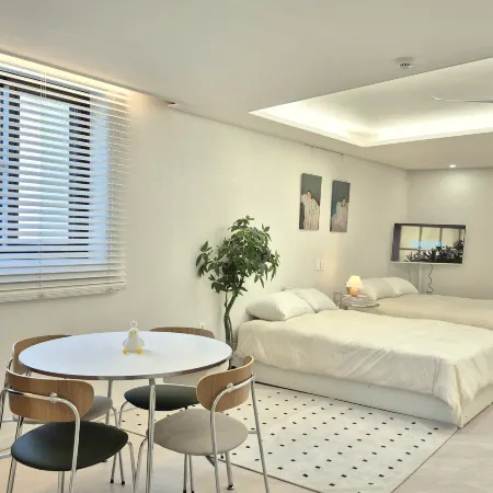 Quiet Stay Seomyeon Jeonpo Spacious House