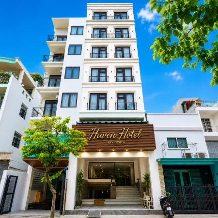 Haven Hut Riverside Hotel Отели рядом с достопримечательностью «Мост Тан Тхуан»