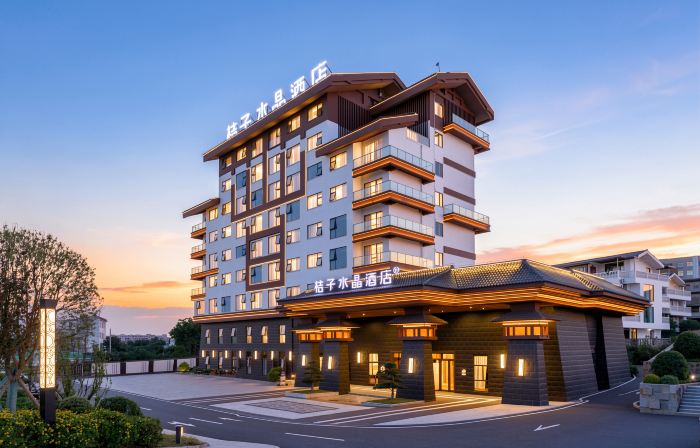 Crystal Hotel Xingyi South Station Wanfenglin Airport