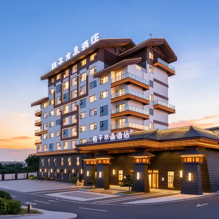 Crystal Hotel Xingyi South Station Wanfenglin Airport