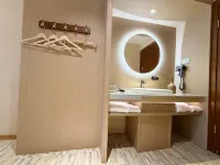 WuYue Yuexin Hotel (Shangrao Pedestrian Street Shuinan Cultural Plaza Wanda) - 3-Star