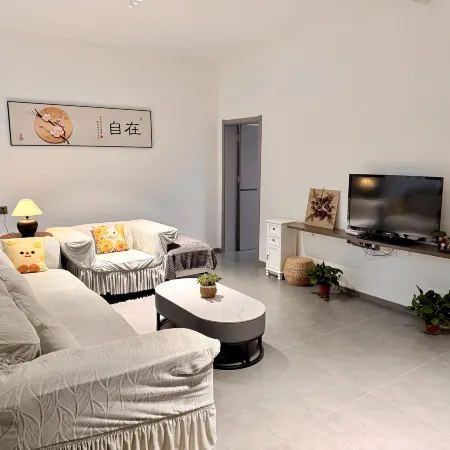 Mountain and Forest Courtyard Homestay Отели в г. Тайбай
