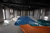 ARDA TURAN - piscine