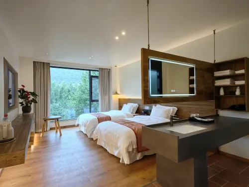 Yuexi Yijing Hot Spring Resort - Uima-altaat