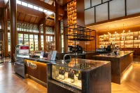 Sheraton Maoming Hot Spring Resort - bar