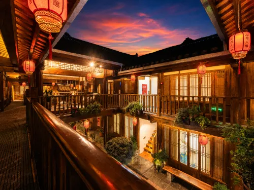 Langzhong Kerenju B&B (Zhuangyuan Paifang Branch) - โรแมนติก