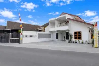 OYO 95374 Omah Ngentak Family Guest House - 3-Star