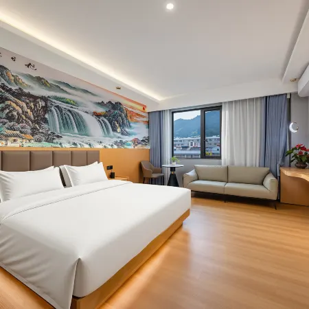 Jinlong Wisdom Hotel (Lincang Dianxi Science and Technology Normal College Strong Plaza Branch)