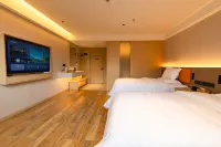 Xianghua Hotel (Longli Snack Street) - parking