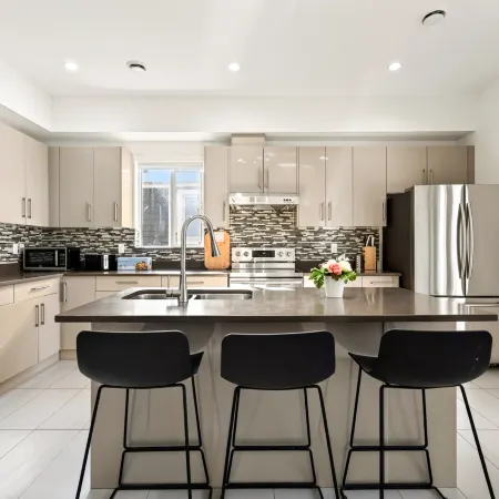Surrey City Centre Ensuite near SkyTrain